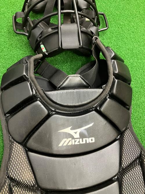 ミズノ製キャッチャー防具セット　 軟式用黒色Mサイズ MIZUNO / ミズノ】軟式用キャッチャー防具5点セット | 扇の要を守る
