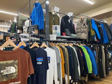 「アウトドア用品のアウトドアウェア 」