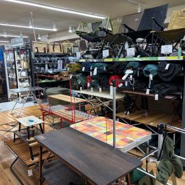 「キャンプ用品のアウトドアウェア 」
