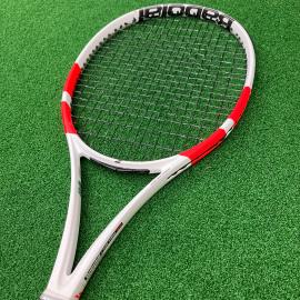 「スポーツのBabolat 」