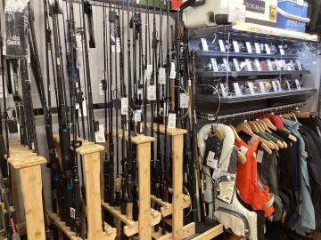 「アウトドア用品の釣り具 」