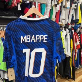 「サッカー用品のadidas 」