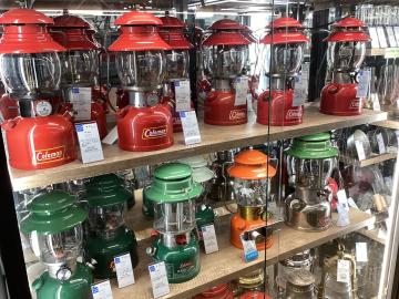 「キャンプ用品のガソリンランタン 」