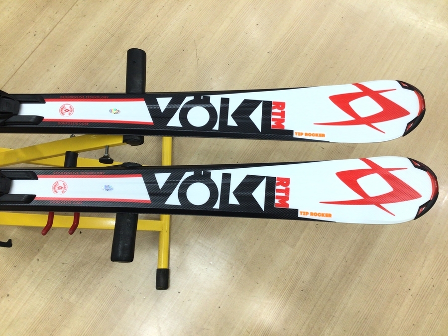 スキー板スキー板(ストック、スキーケース付き)　〔フォルクル〕＜2021＞