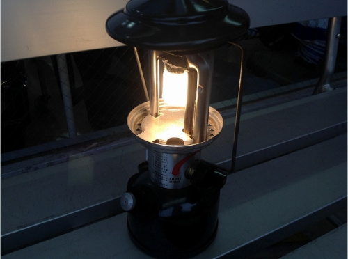 訳アリ品！コールマンのコンパクトランタン226A749J！[2019.07.03発行