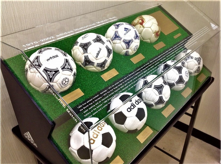 「スポーツ用品のサッカー 」