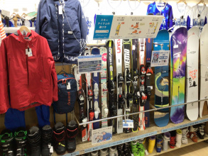 当店は板やブーツウェアなどスキー･スノーボード用品を年中買取しています！