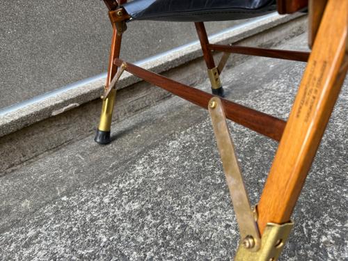 重厚感あるピノワークスレザーカスタムのカーミットチェアワイド