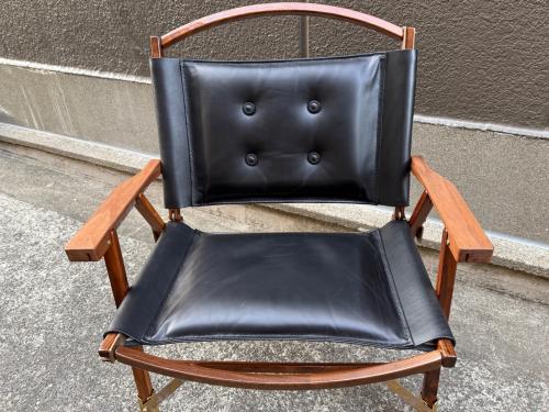 重厚感あるピノワークスレザーカスタムのカーミットチェアワイド