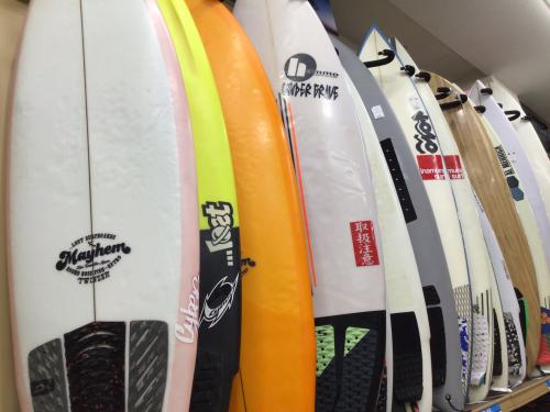 サーフボードを買うならトレファクスポーツアウトドア青葉台店へ