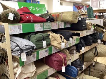 「アウトドアのタープ 」