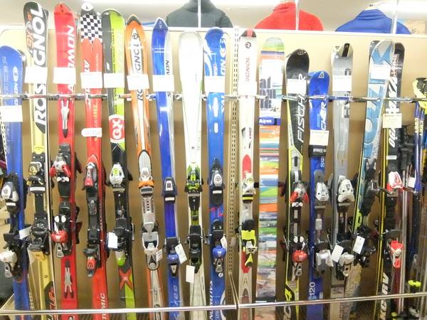 スキーウェアのスキーブーツ