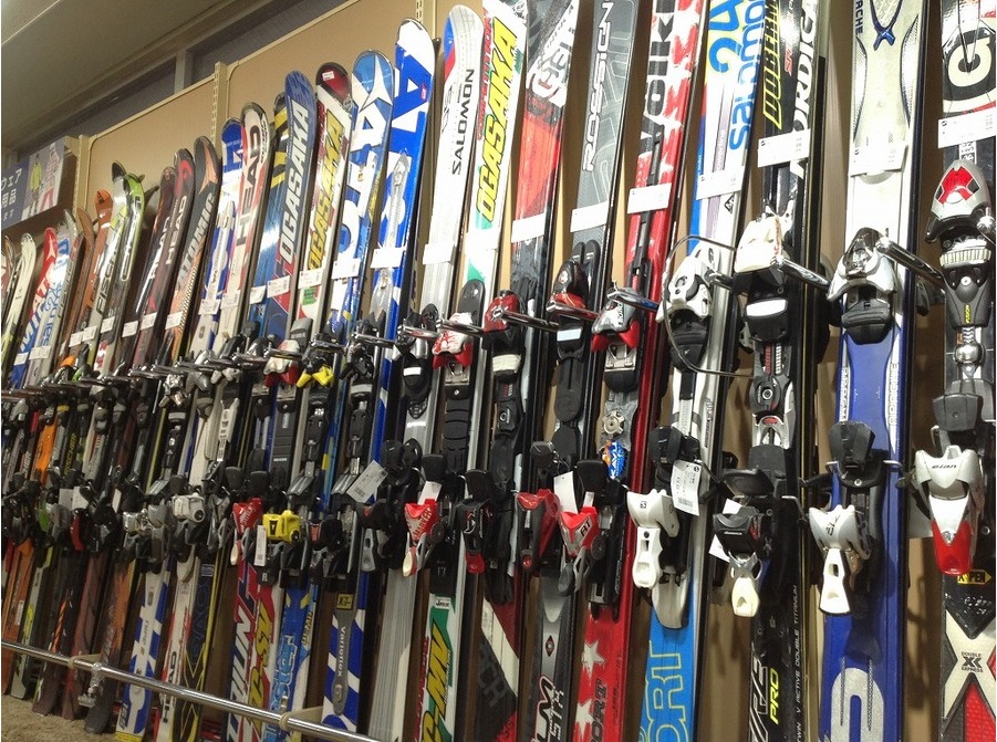 スポーツ用品のスキー