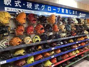 グローブ売るならトレファクスポーツアウトドア府中甲州街道店へ！