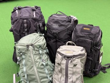 「アウトドア用品のバックパック 」