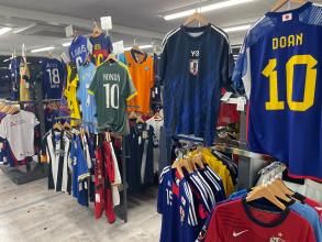 【サッカー用品買取強化中】ユニフォームや応援グッズのお持ち込みは府中甲州街道店へ！