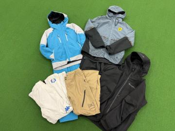 「スポーツ用品のスキー 」