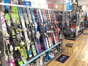 【府中甲州街道店】スキー・スノボ用品大量販売中！！