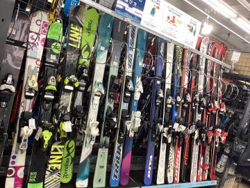 「スポーツ用品のスキー 」