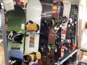 【在庫紹介！】府中甲州街道店のスノーボードをご紹介！