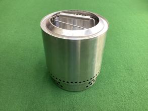 【Solo Stove / ソロストーブ】ファイヤーピット レンジャー | 圧倒的な二次燃焼で炎を楽しむ。別売ハンドル付属の美品が到着