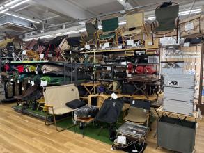 【アウトドアチェア売るなら】Helinox・Colemanほかキャンプチェア買取強化中｜トレファクスポーツアウトドア府中甲州街道店