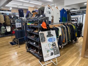 「アウトドア用品のアウトドアウェア 」