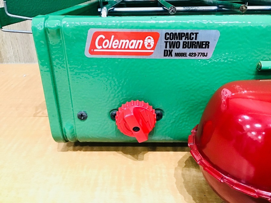 使い勝手抜群！Coleman(コールマン)のカエル色ガソリンツーバーナーが