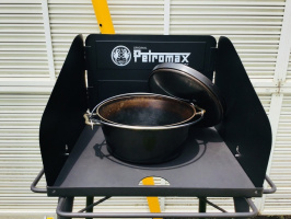 立ったままダッチオーブン料理ができる？Petoromax(ペトロ
