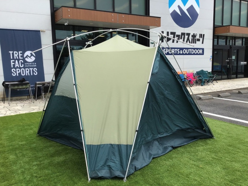 独特なフレームワークを見せるmont-bell(モンベル)のムーン