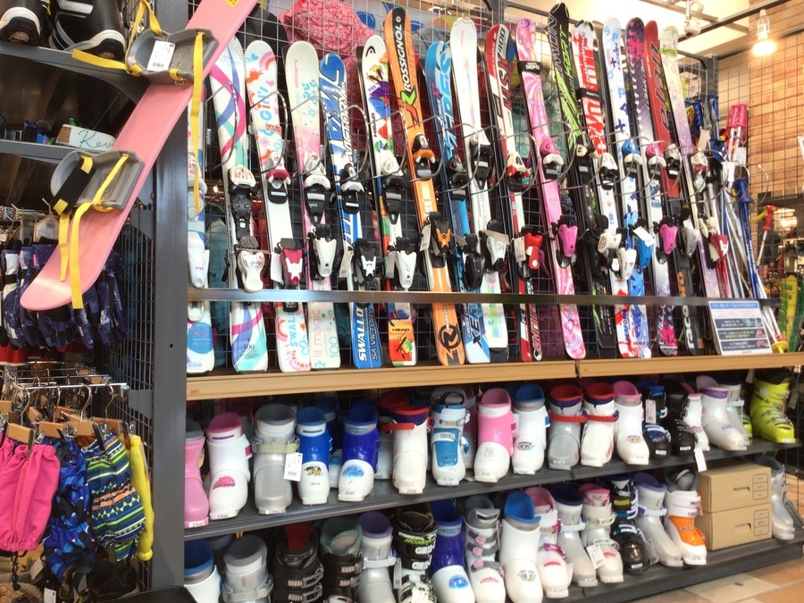 スキーコーナー拡張！！ウィンタースポーツ用品を買うのも売るのもトレファクスポーツ三芳店にお任せください！