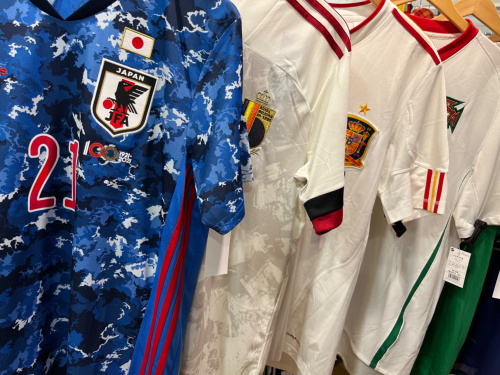 【お買い得まとめセット】ノーブランド 海外サッカーユニフォーム　相当 3点+1 お買い得まとめセット】ノーブランド 海外サッカーユニフォーム