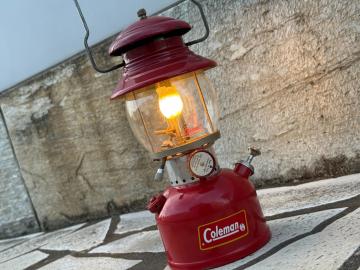 「アウトドア用品のColeman 」