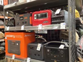 アウトドアでも災害時でも使用可能なポータブル電源を4点ご紹介！！