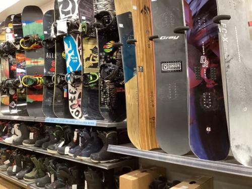 入荷速報】直近入荷のスノーボード用品を一挙ご紹介！！今が買い替え時