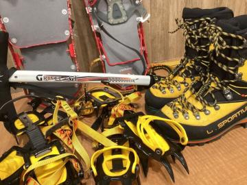 「アウトドア用品の登山用品 」