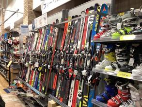 【三芳店】スキー・スノーボード買うなら、在庫豊富な今がおすすめ！