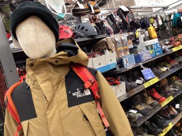 「アウトドア用品の登山用品 」