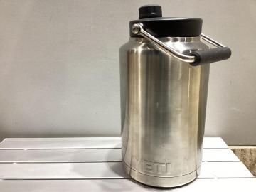 「アウトドア用品のYETI 」