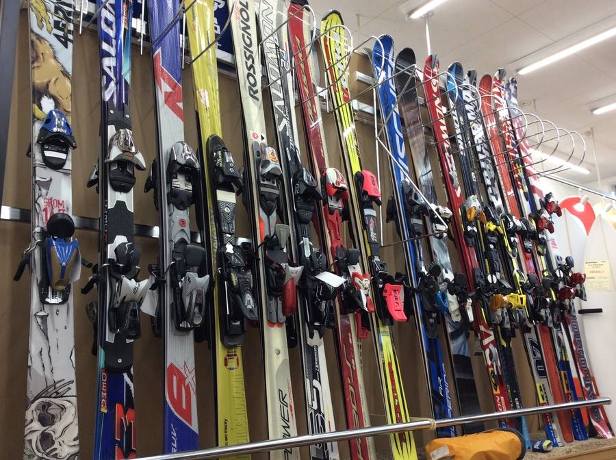 「シーズンスポーツのスキー 」