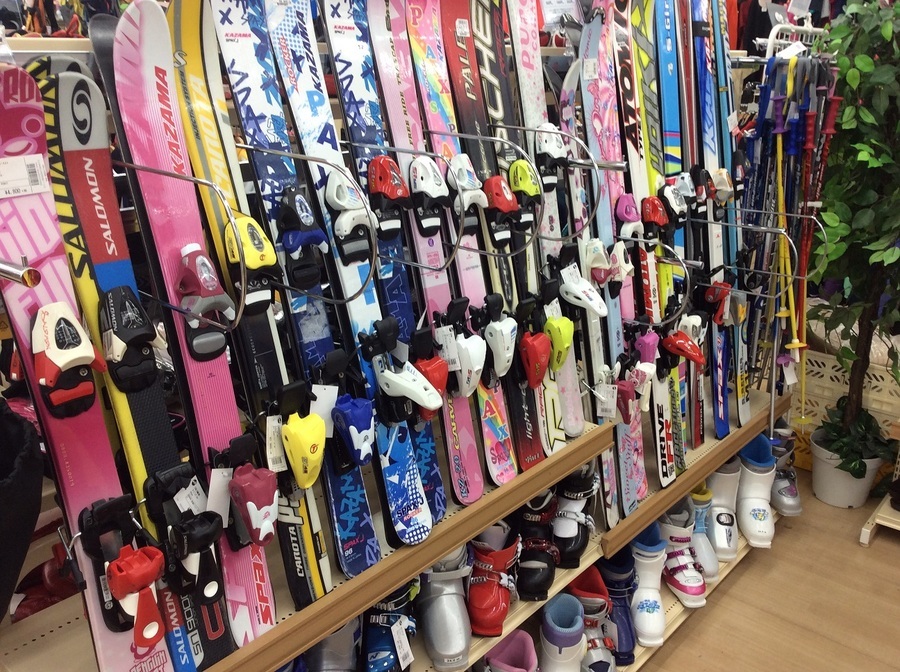 【スポーツ柏】中古のキッズスキーの板やウェアをお探しなら！！
