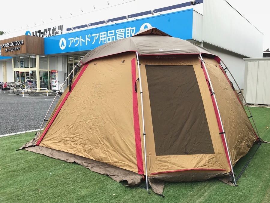 わたくしオススメのお座敷。スノーピークのラウンジシェル張って