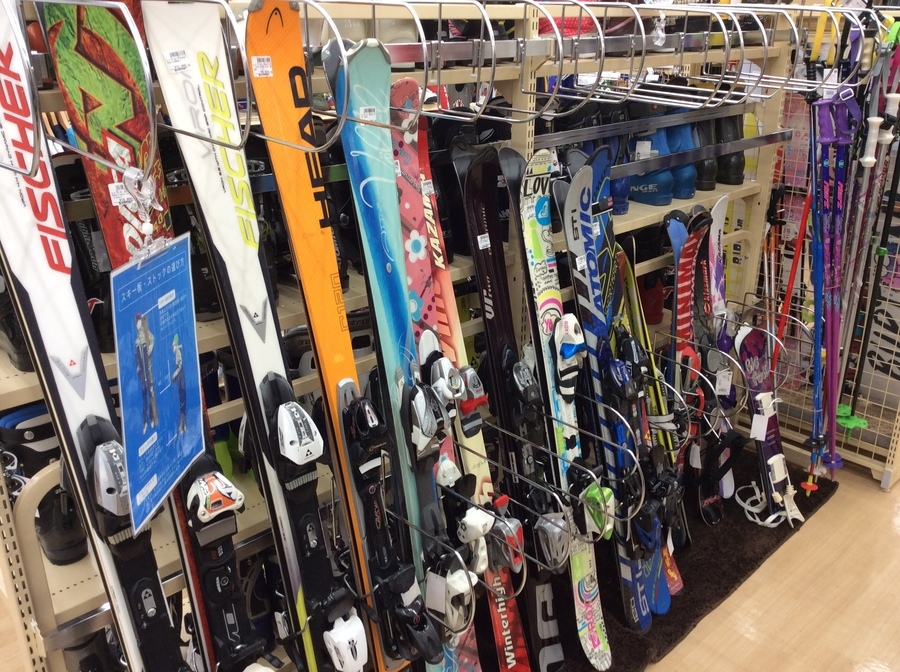 スキー多数ございます！ウインター用品、今なら在庫豊富で選べます！