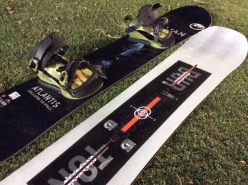 「スポーツ用品のスノーボード 」