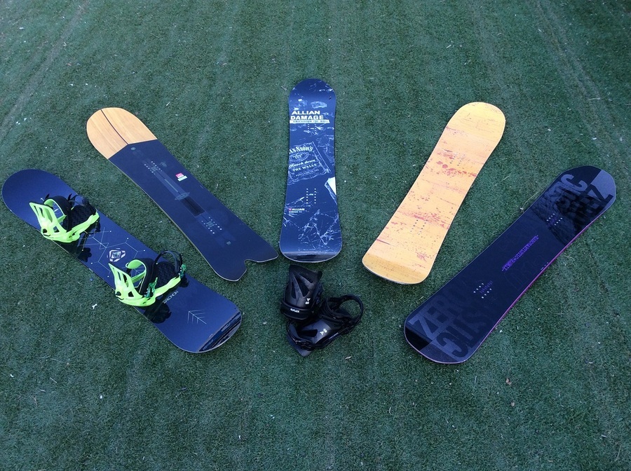 「スポーツ用品のスノーボード 」