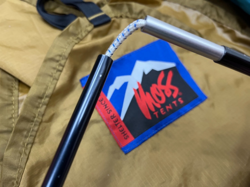 ビンテージテントのモス「アウトランド」は左右非対称の芸術作品