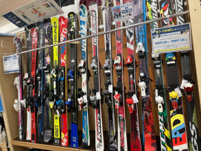 サロモンやノルディカなどオンラインで買えるスキーご紹介！