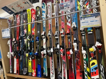 「スポーツ用品のスキー 」