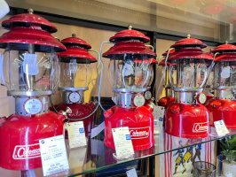 【63歳の方のバースデーランタン】コールマン　チェリーレッドランタン２００A 002 『バースデーランタン』コールマン 200A 1970年1月製造