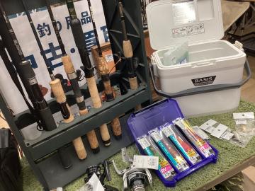 「アウトドア用品の釣り具 」
